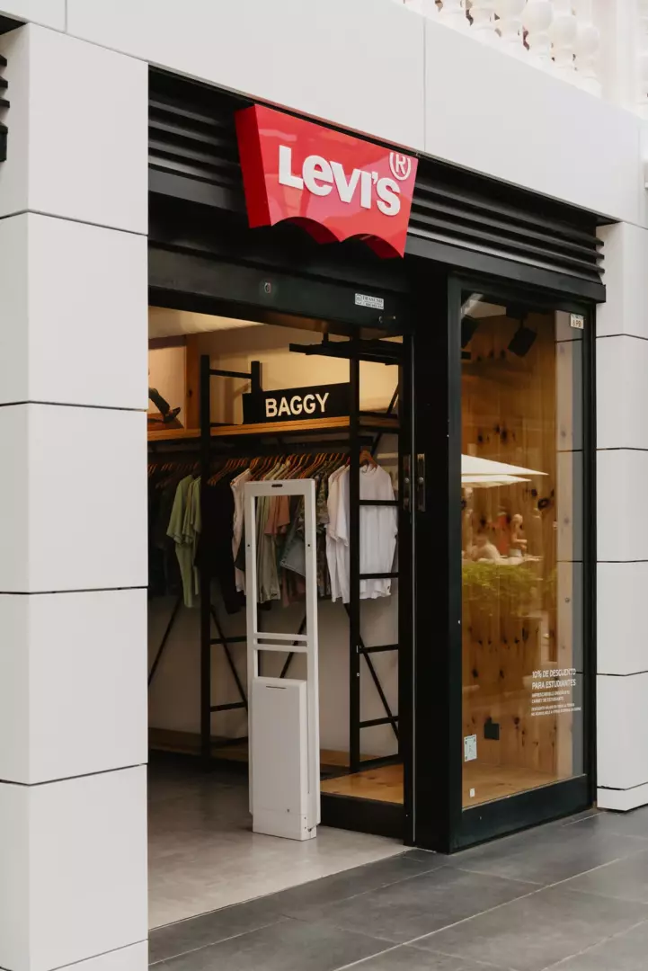 levis 1